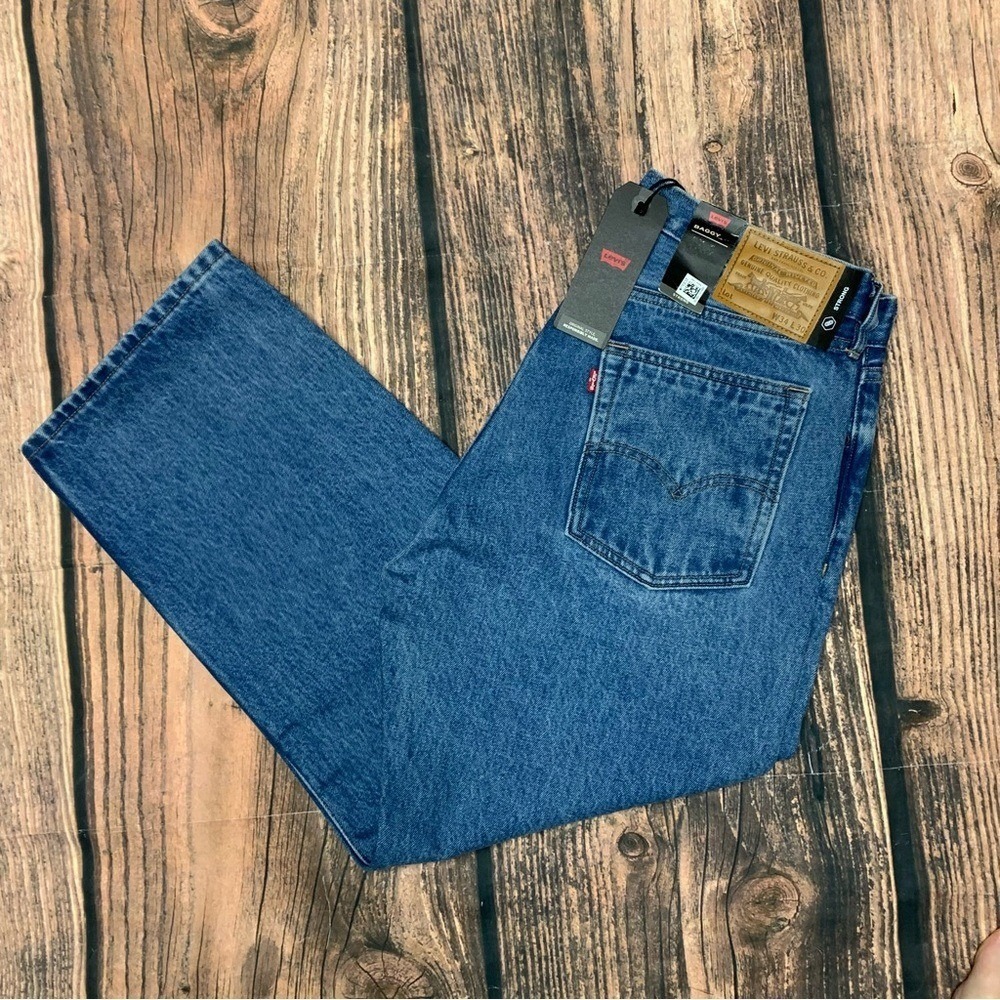 Levis Levi Strauss & Co. men's Baggy Jeans 34x30(measures shorter) NWT Macys